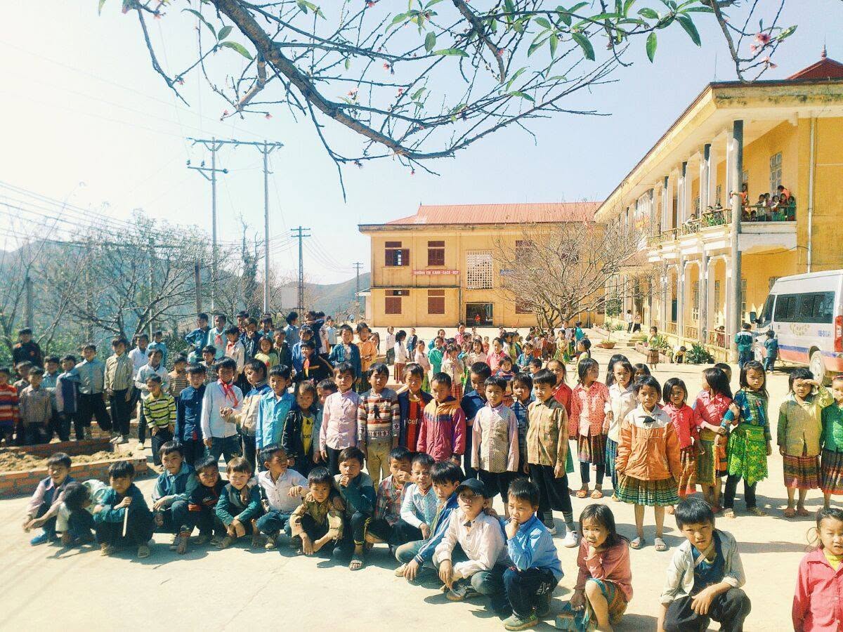 Toàn cảnh sân trường trong ngày đoàn tới thăm